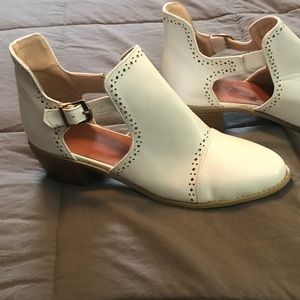 Peekaboo bootie, bright off white, never worn